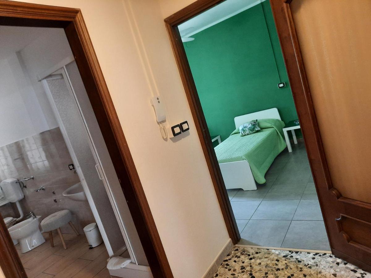 Locanda Della Luna Rossa Calosso Buitenkant foto