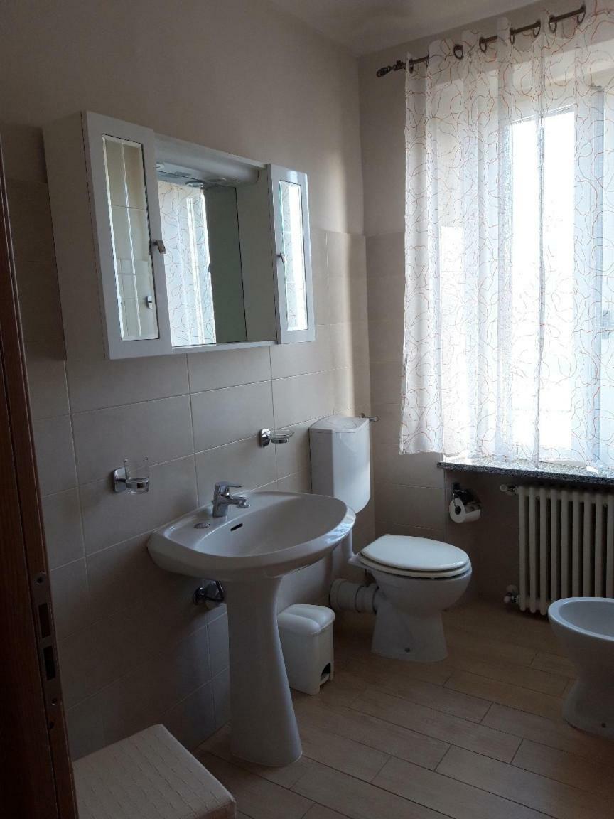 Locanda Della Luna Rossa Calosso Buitenkant foto