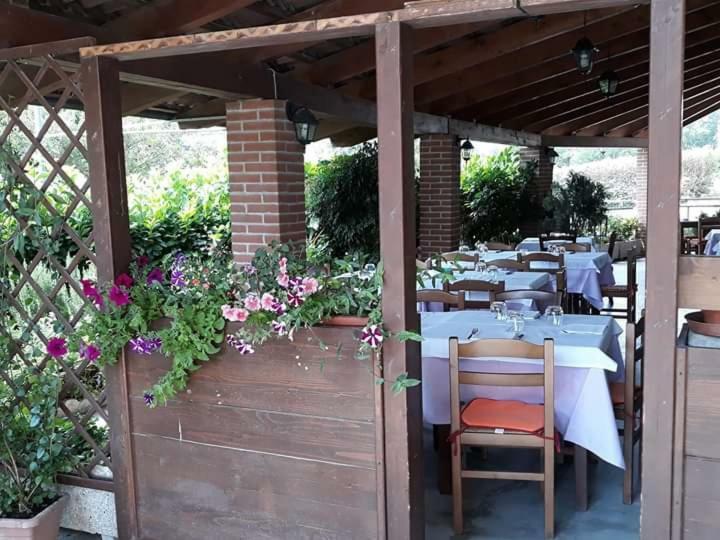 Locanda Della Luna Rossa Calosso Buitenkant foto